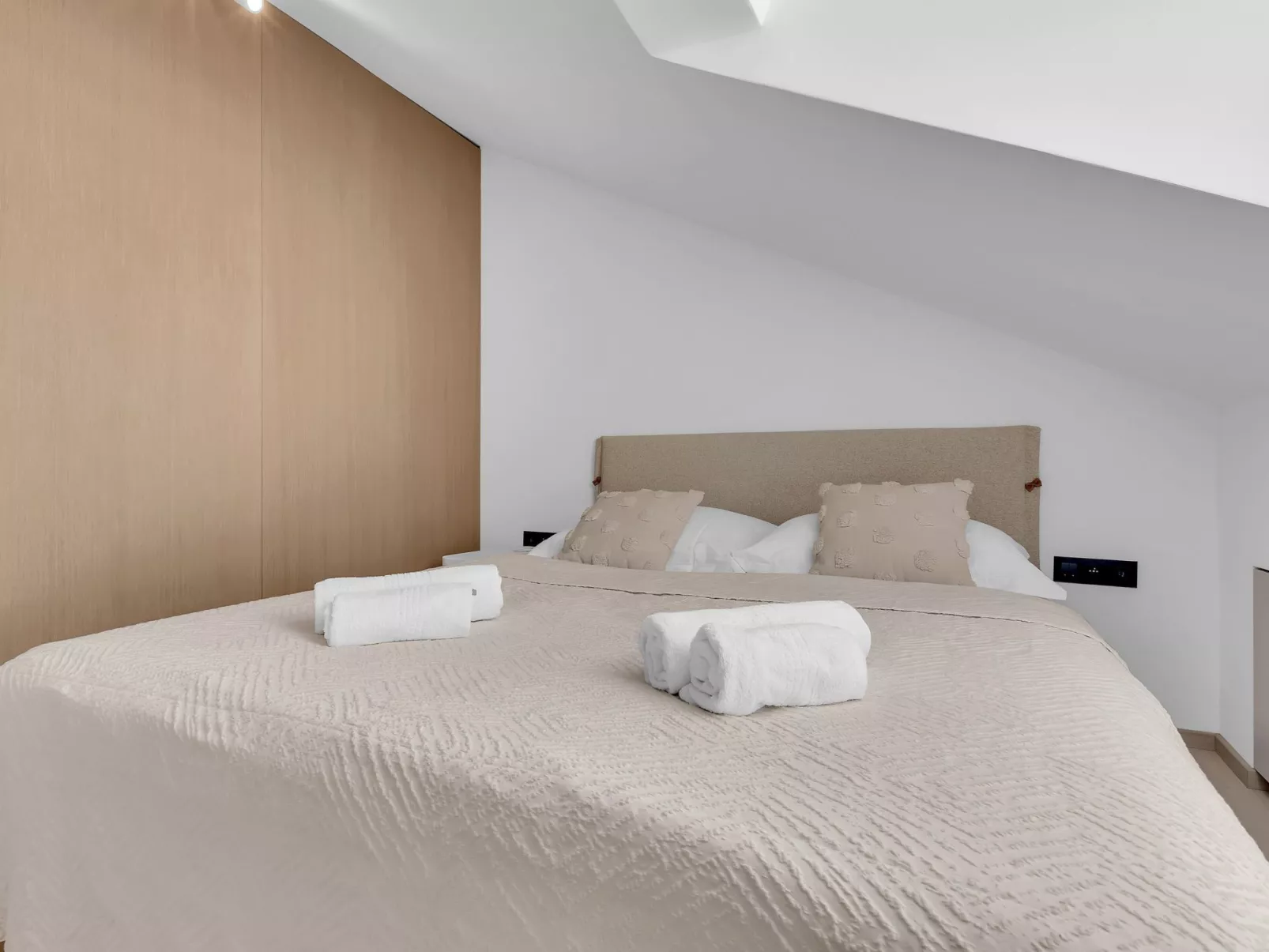 Penthouse Nikolina-50m to beach-Dedans