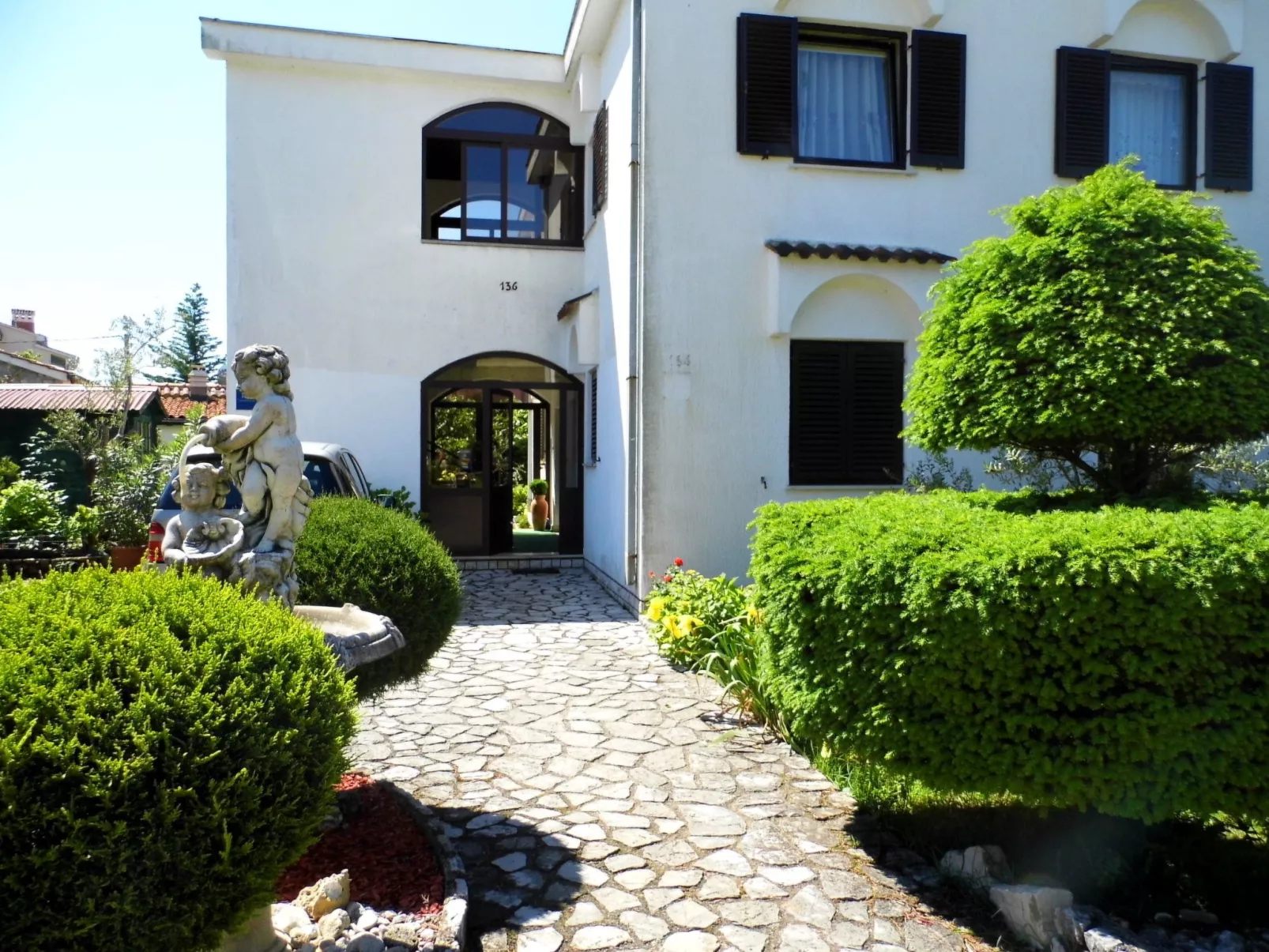 "Valentic 1"-Outside