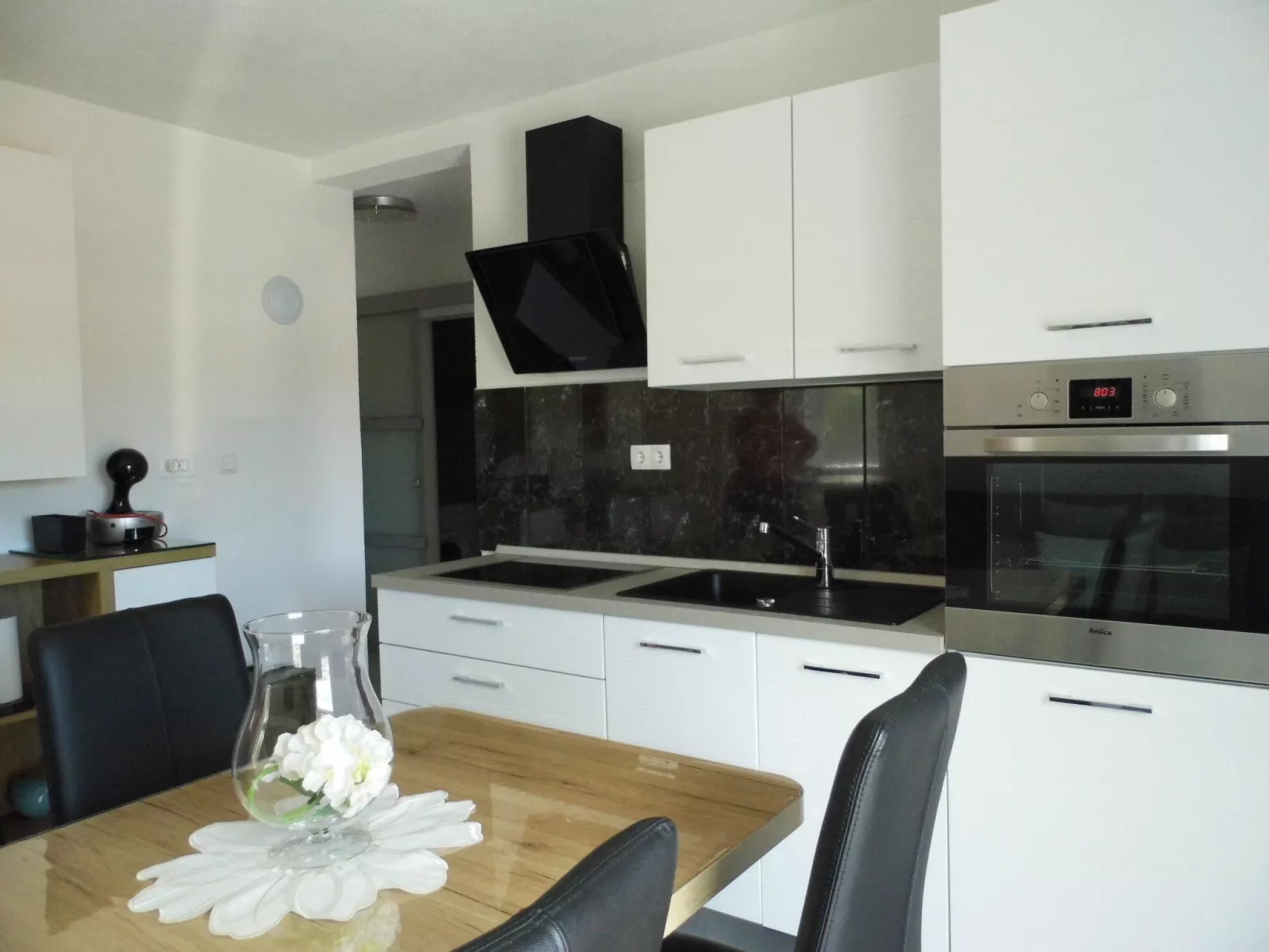 Ausgezeichnete neue und moderne Wohnung-Inside