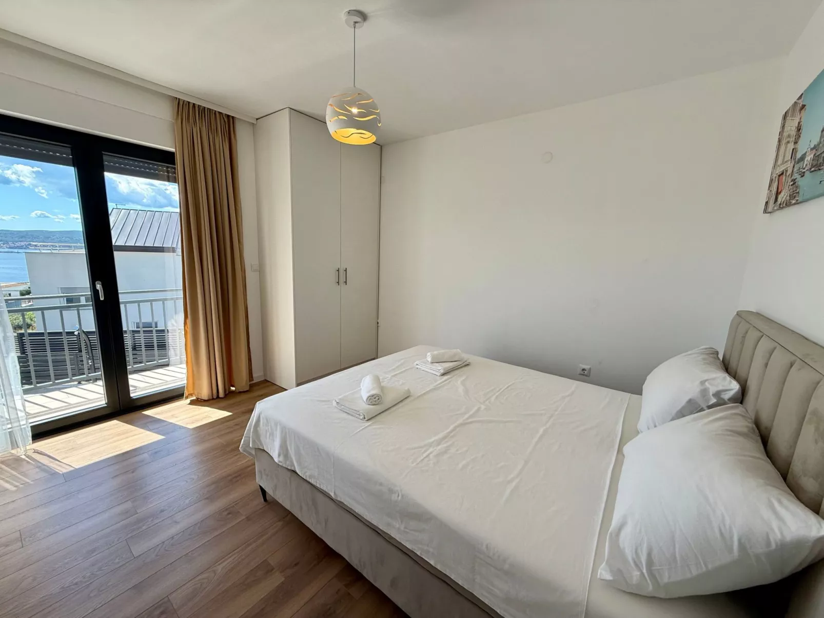 Schöne moderne Villa v-Dedans