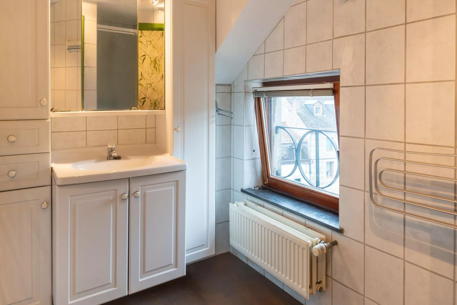 Magnifique habitation pour 5 adultes avec piscine intérieure-Bathroom