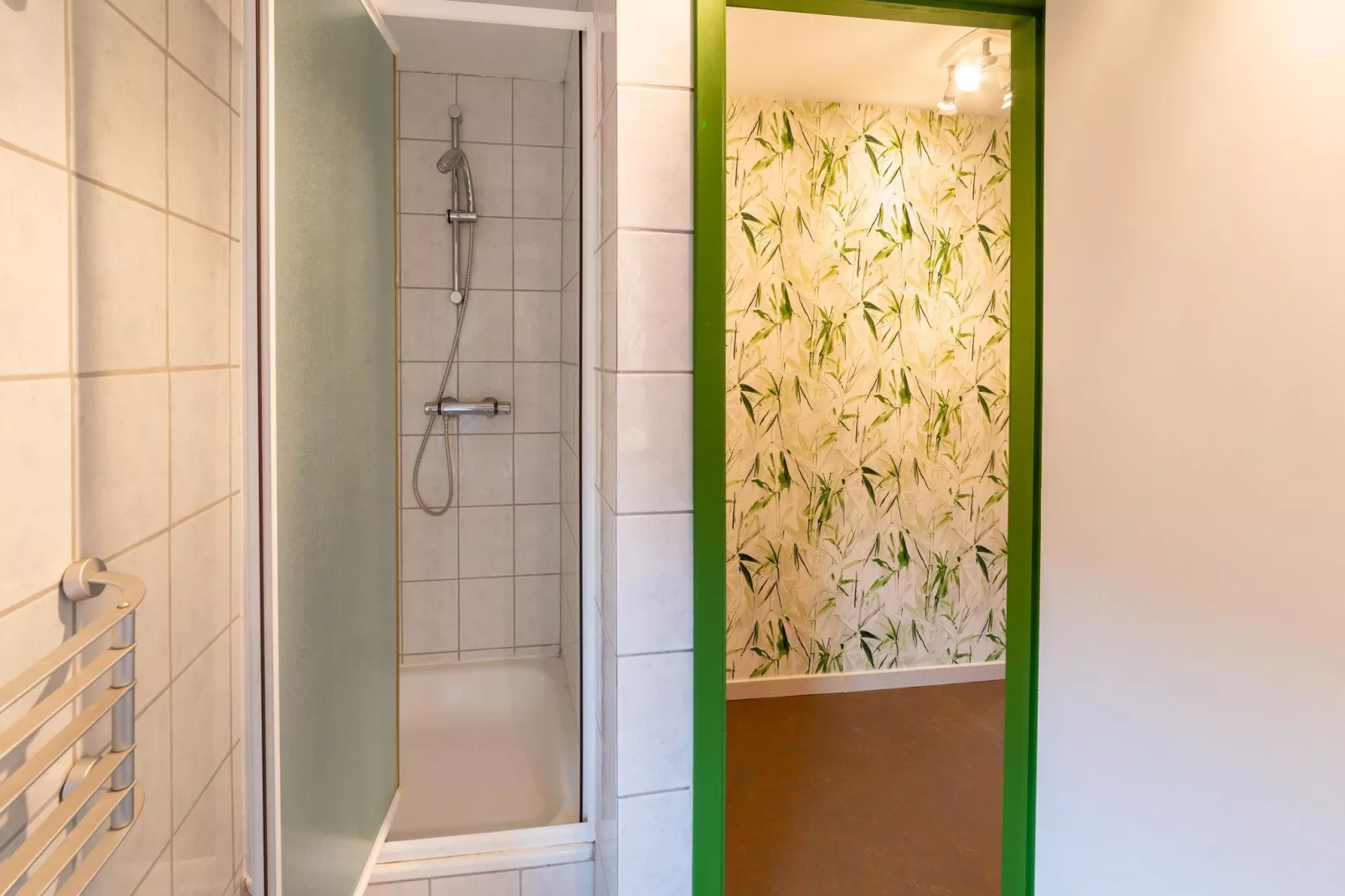 Magnifique habitation pour 5 adultes avec piscine intérieure-Bathroom