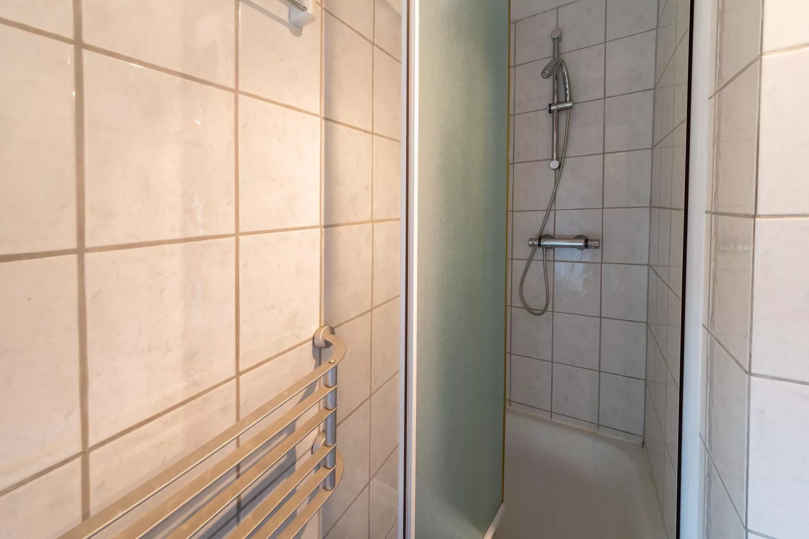 Magnifique habitation pour 5 adultes avec piscine intérieure-Bathroom