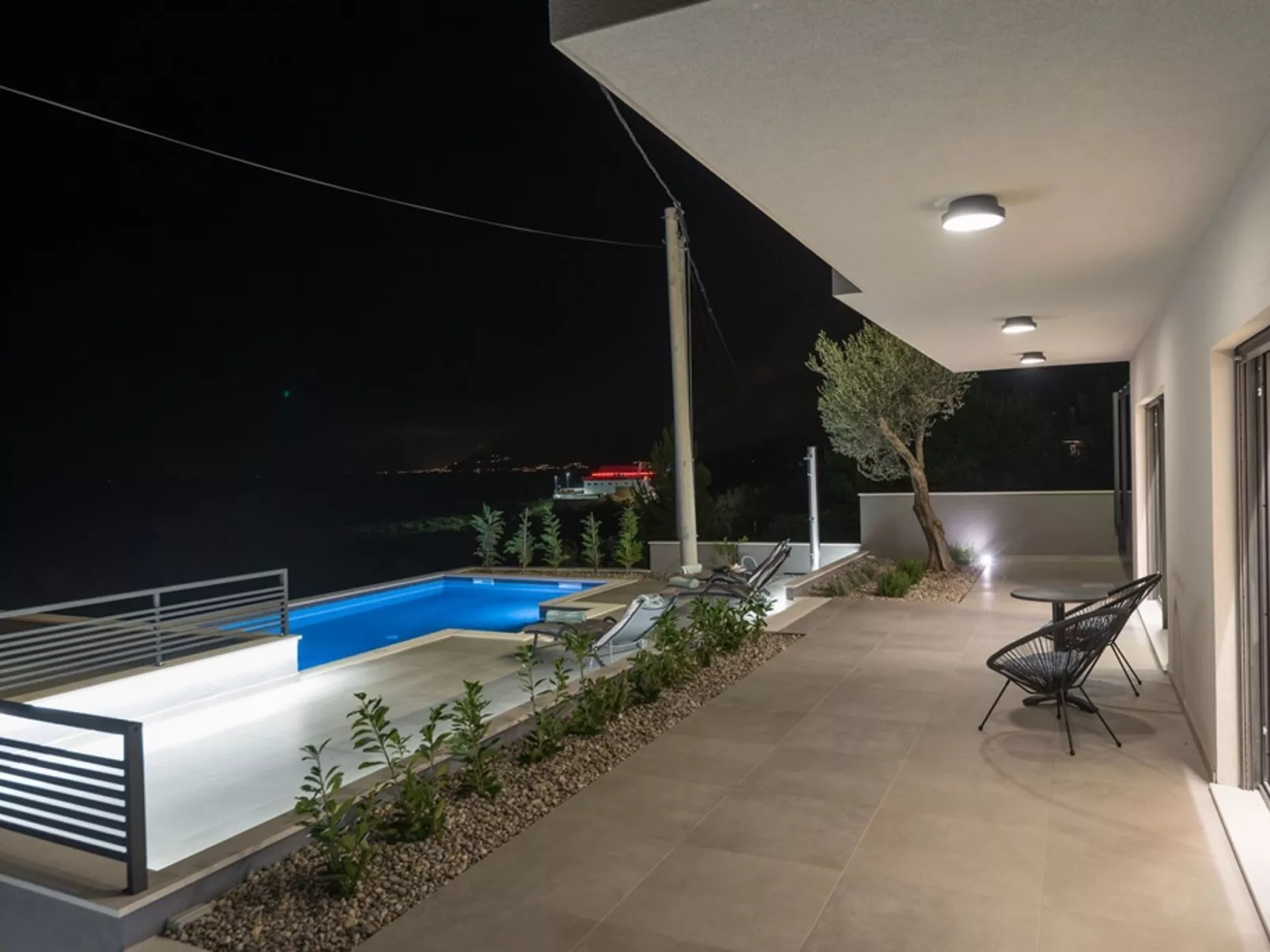 Villa Kuk mit beheiztem Pool-Dehors