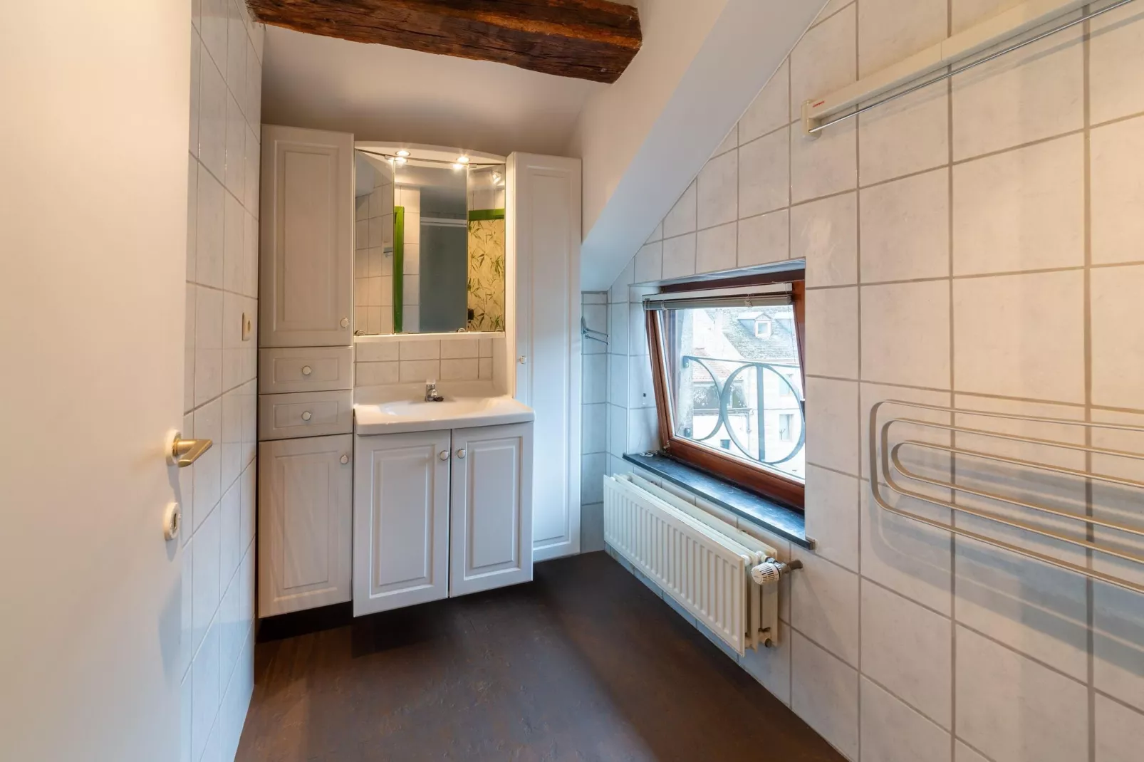 Magnifique habitation pour 5 adultes avec piscine intérieure-Bathroom