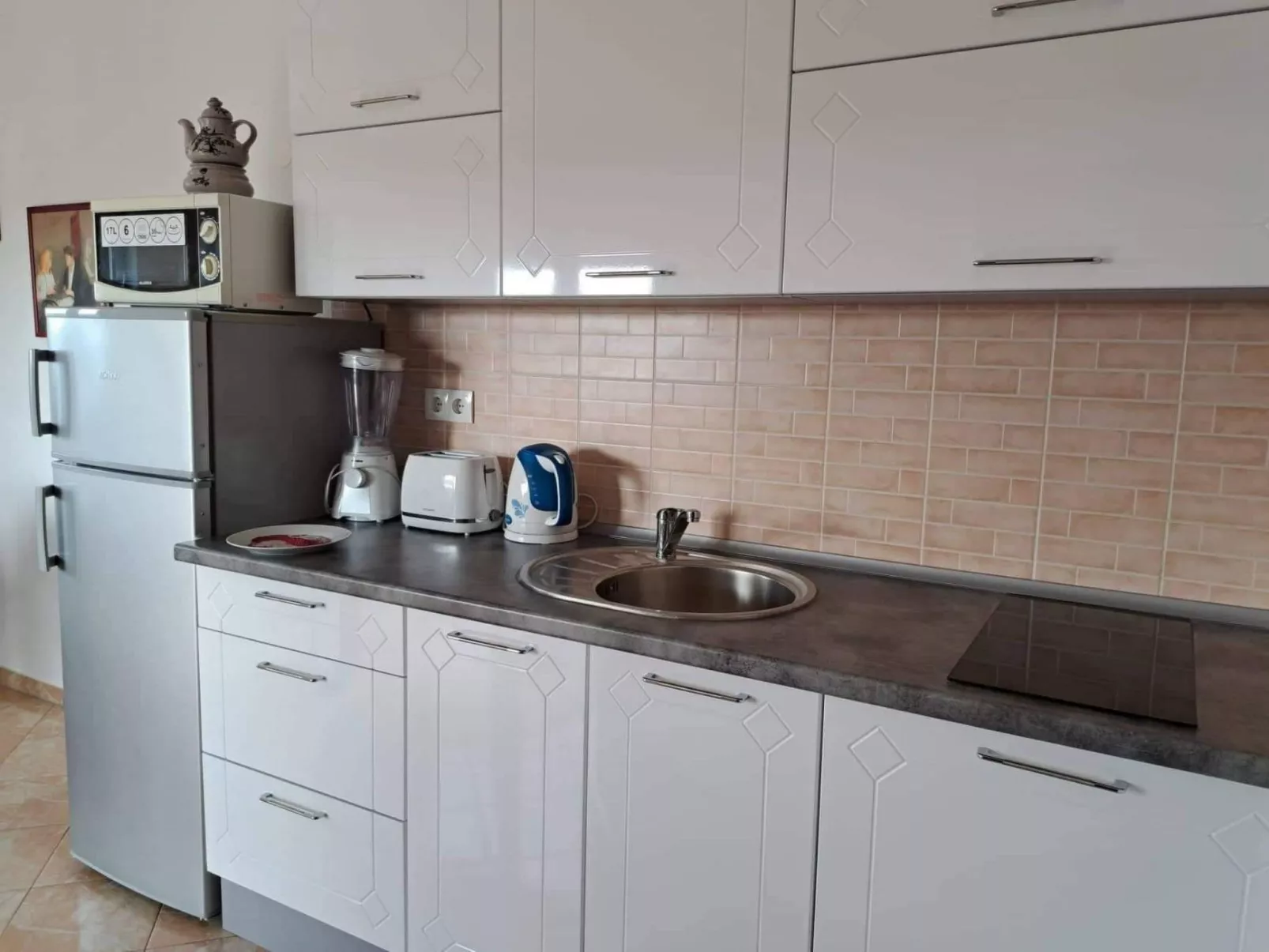 Wunderschöne Ferienwohnung, mit Meerblick und Pool-Inside