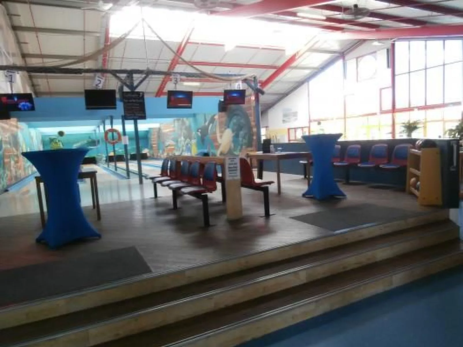 Uriges Ferienhaus mit Garten und Grill-Drinnen