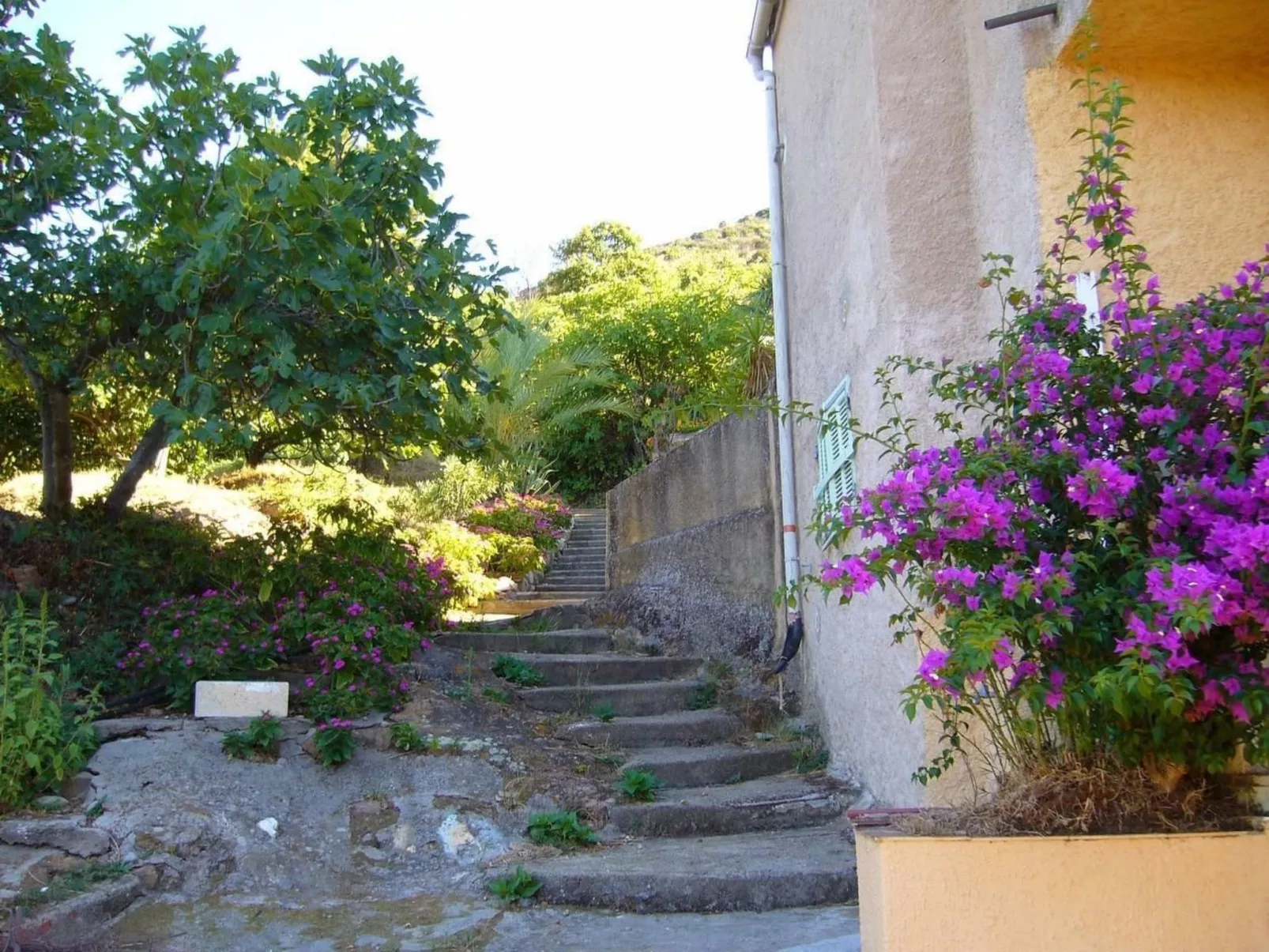 Mit Blick auf das Wasser-Drinnen