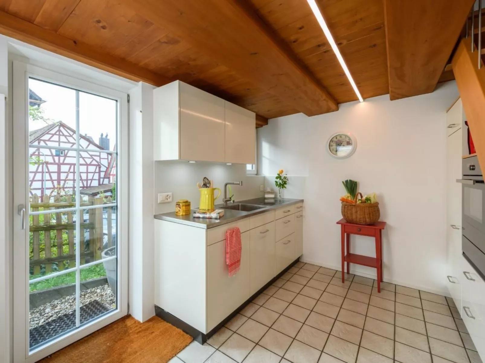 Anna Schmid Puurehuus-Inside