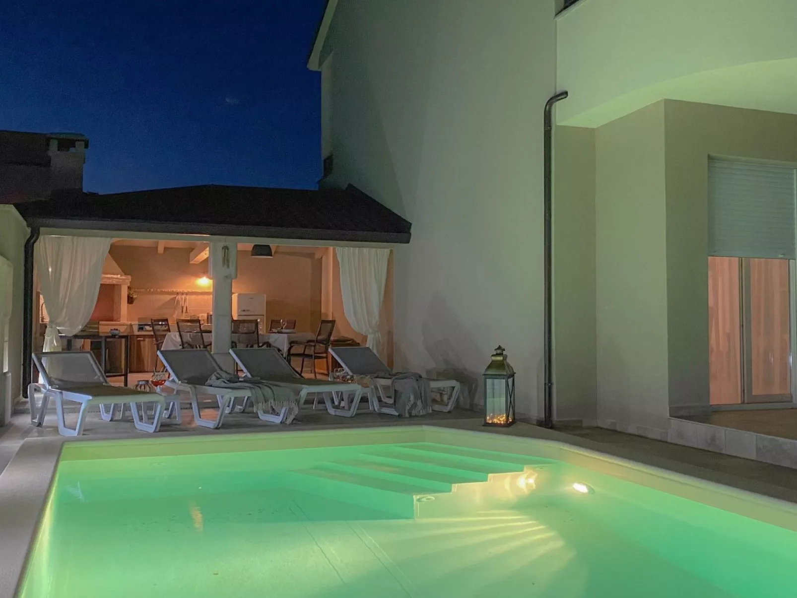 Mit Privatpool für 6 Personen ca. 105 m&sup2; in Bužinija, Adriaküste Kroatien-Image-tags.info