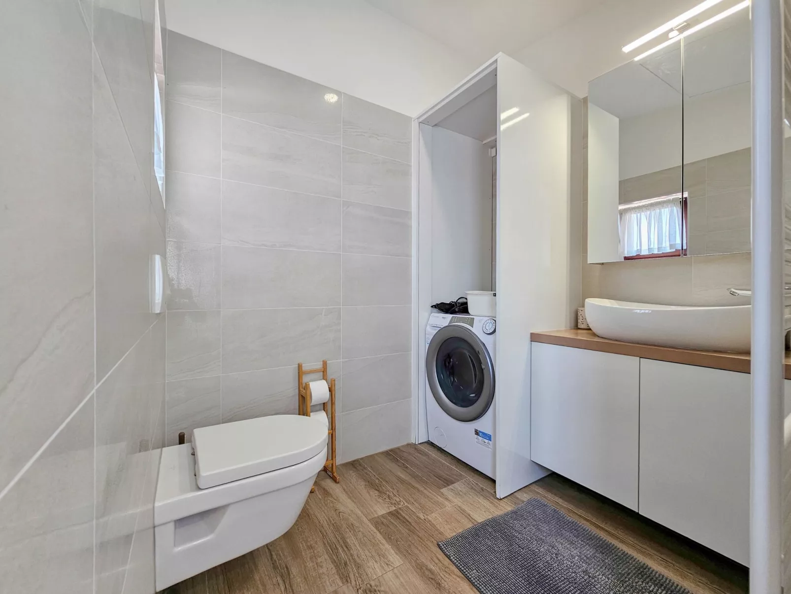 "Lara A4" mit Balkon-Image-tags.info