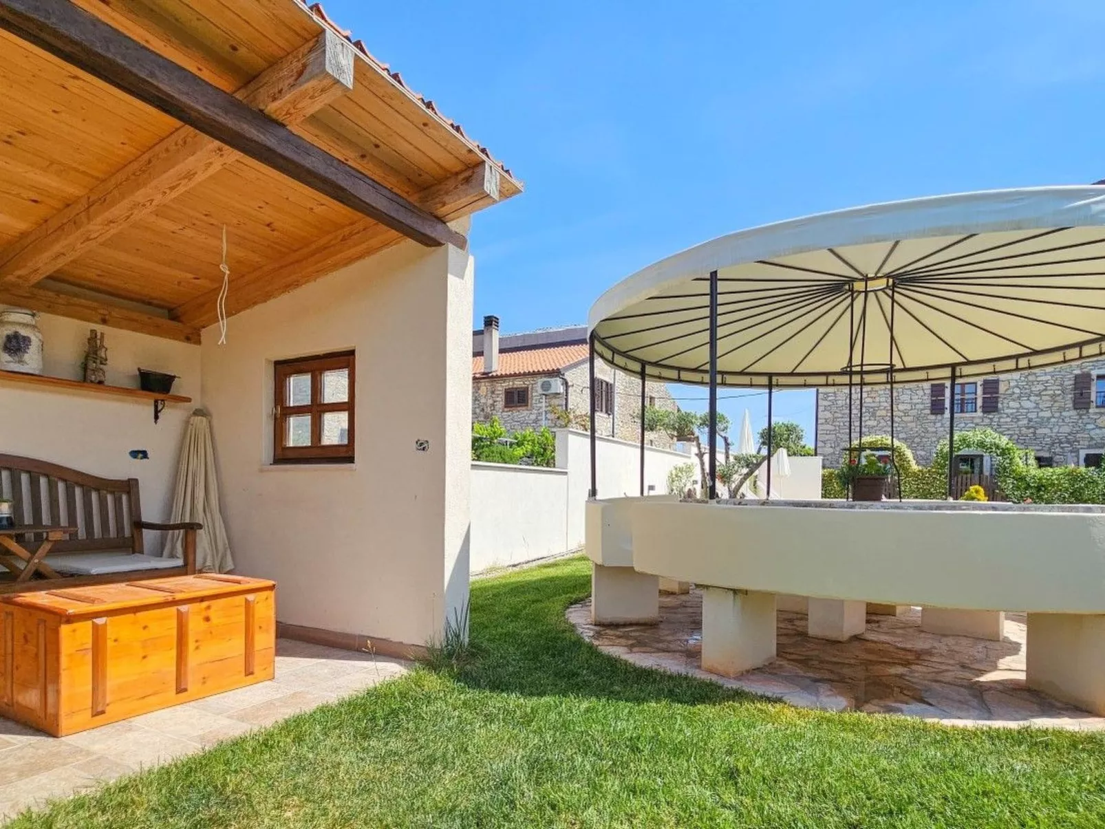 Für 2 Personen ca. 30 m&sup2; in Novigrad, Adriaküste Kroatien (Westküste von I-Draußen