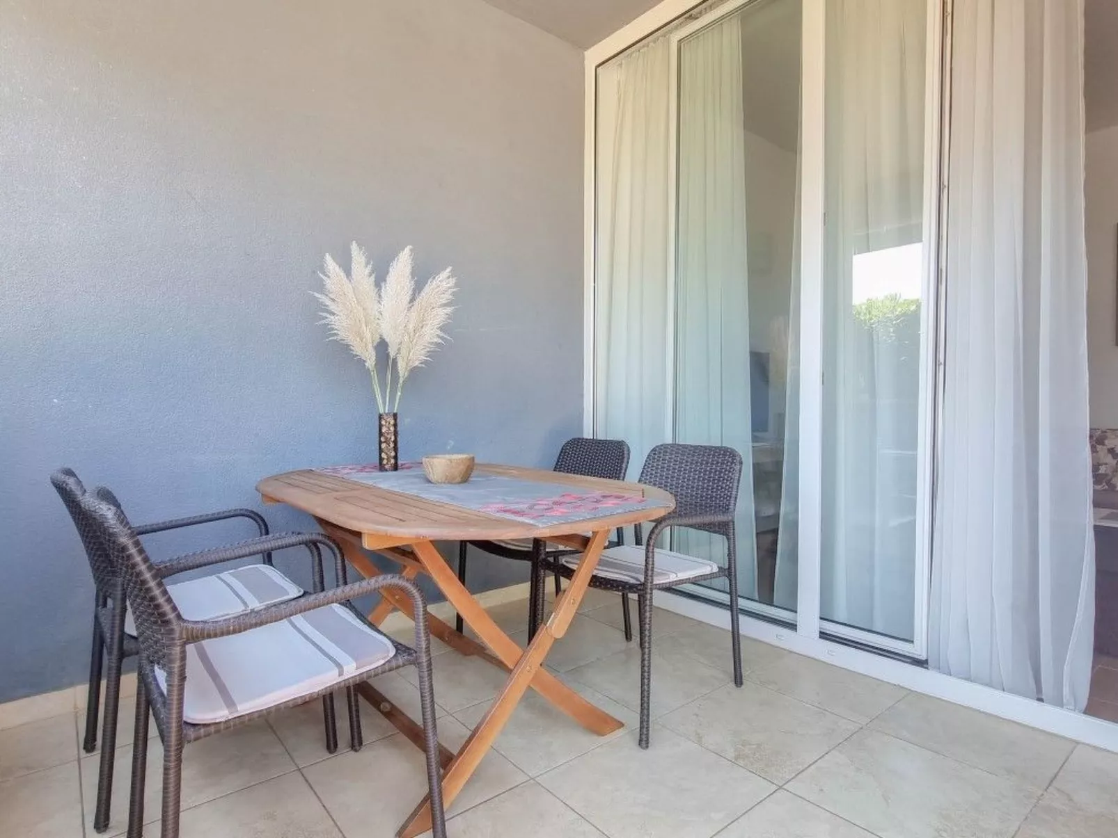 "Lea" mit Terrasse-Drinnen