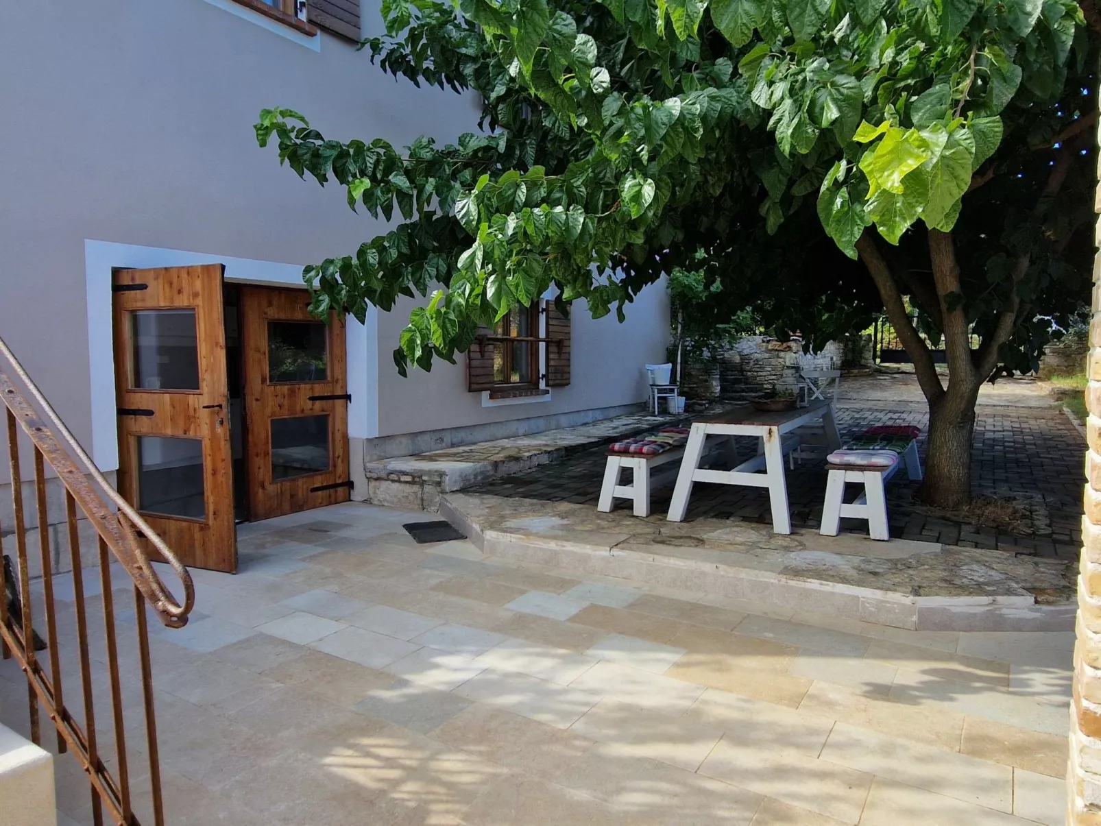 Freistehende Villa mit Garten und privatem Pool-Drinnen