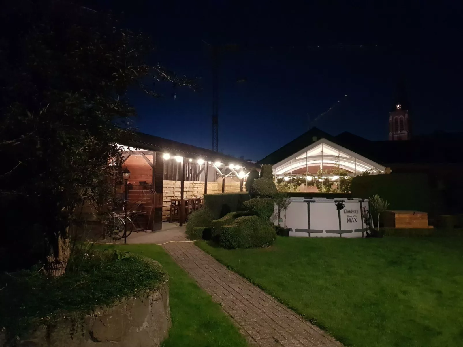 Gemütliches Haus mit eingezäuntem Garten-Outside