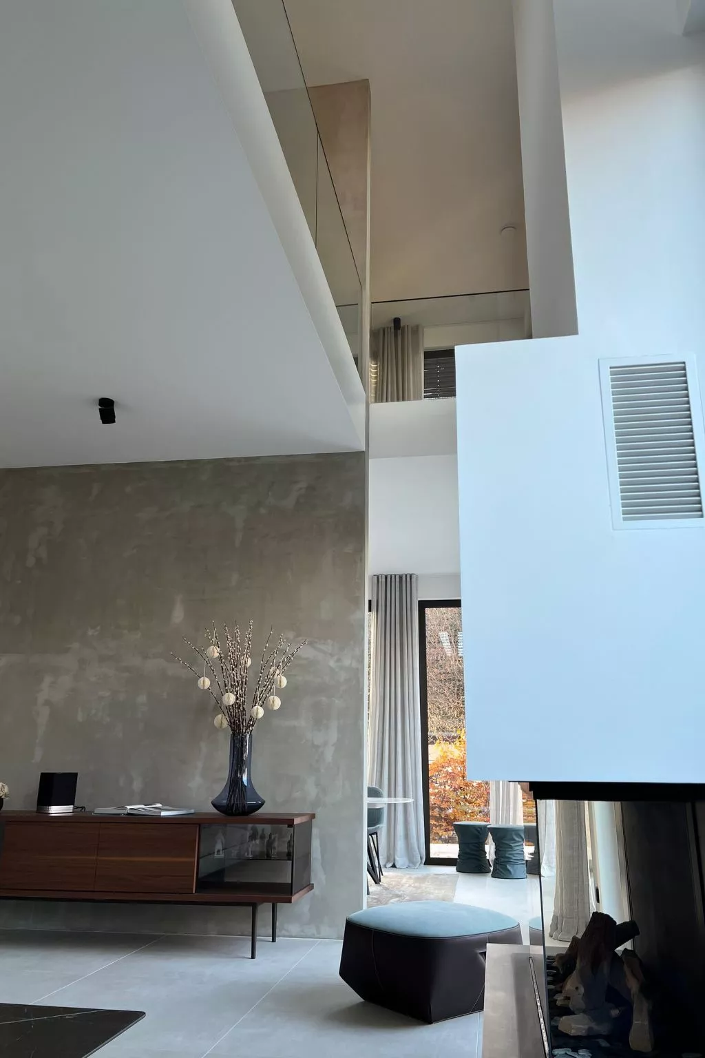 Modernes Einfamilienhaus-Draußen