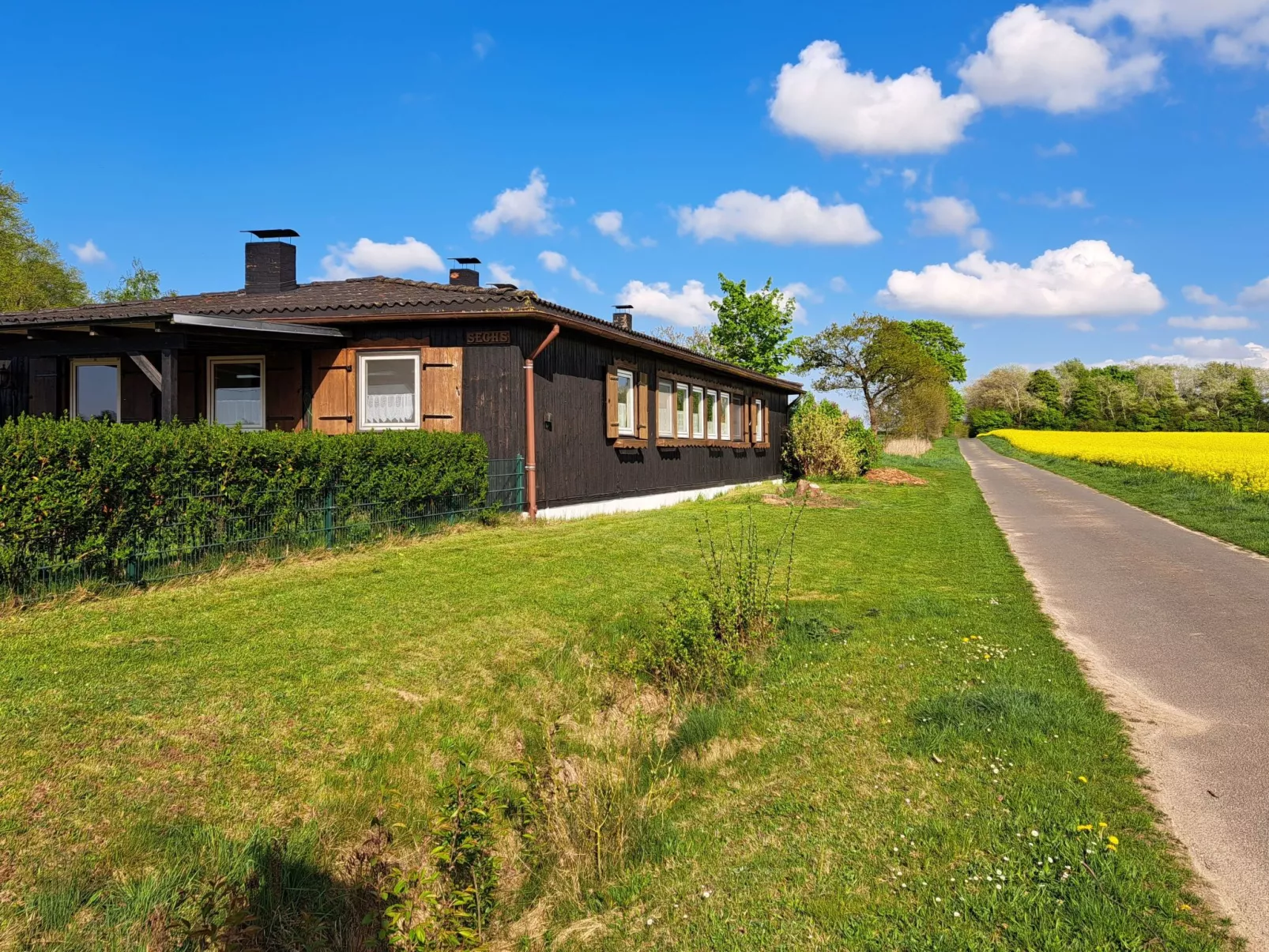 Monika-Image-tags.info