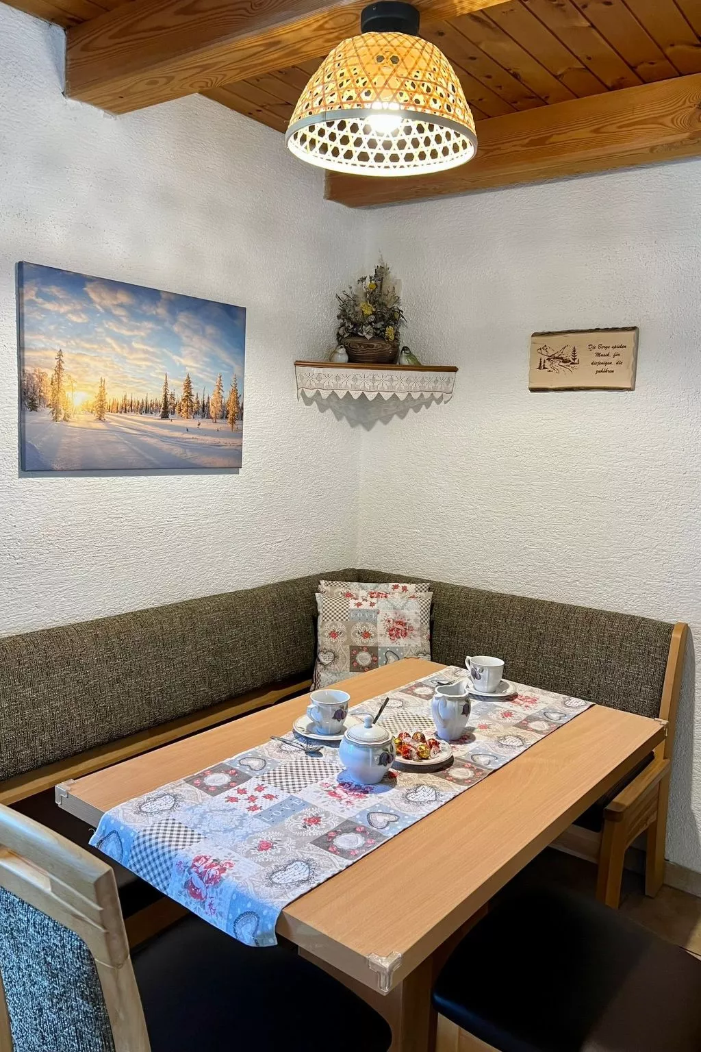 Umundumhütte-Drinnen