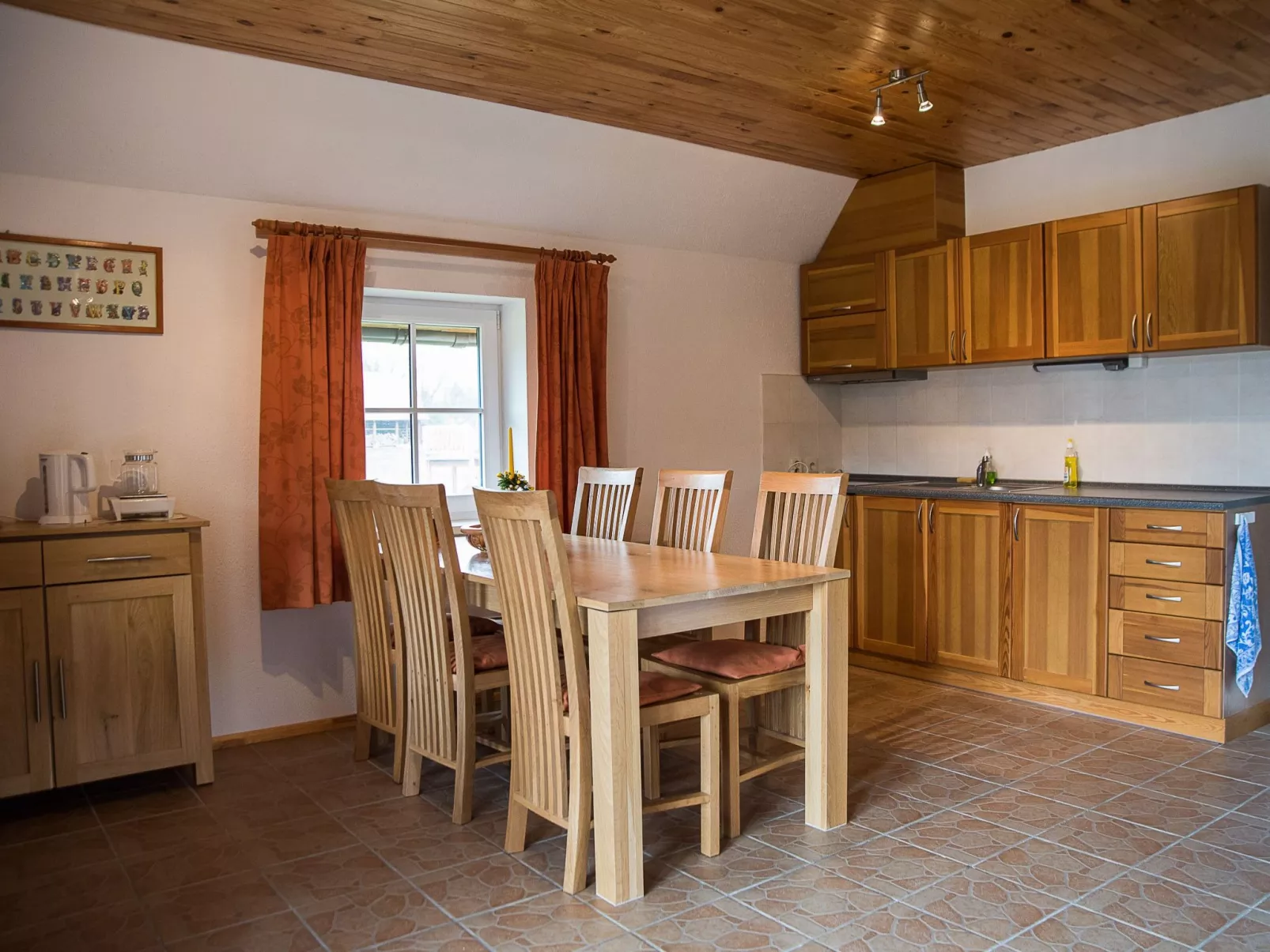 Fuchsbau in Waldnähe - Image-tags.info