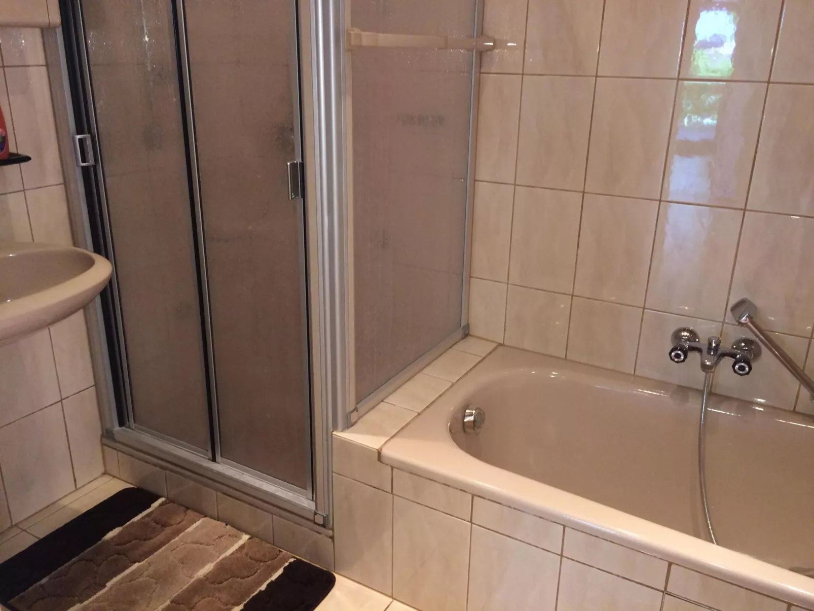 Komplette Villa mit zwei Appartements-Image-tags.info