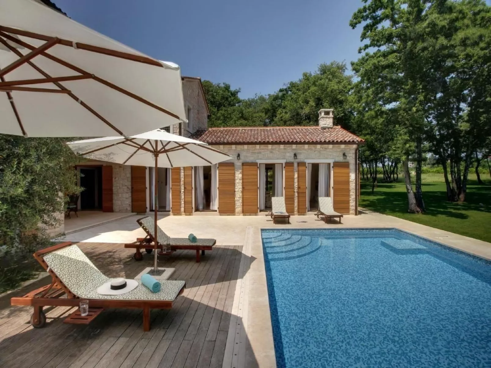 In Karigador mit Terrasse, Whirlpool und Garten-Dehors