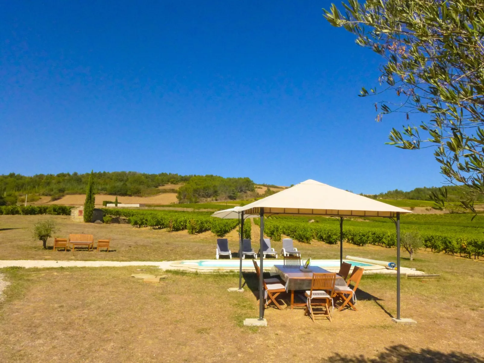 Mit eigenem Pool-Draußen