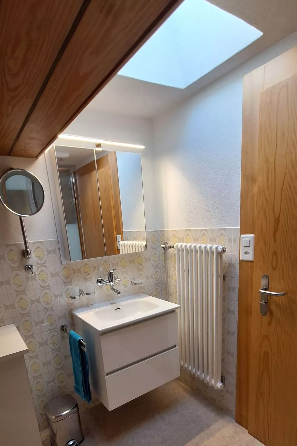 Sonnige 2.5-Zimmer Wohnung an ruhiger Lage-Dedans