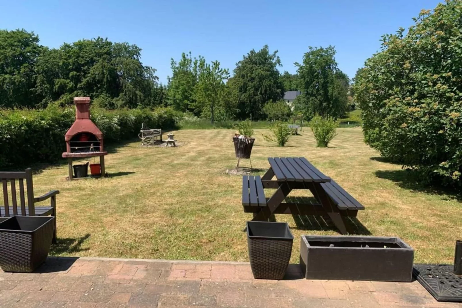 Haus Hunnenberg 2-Gardens summer