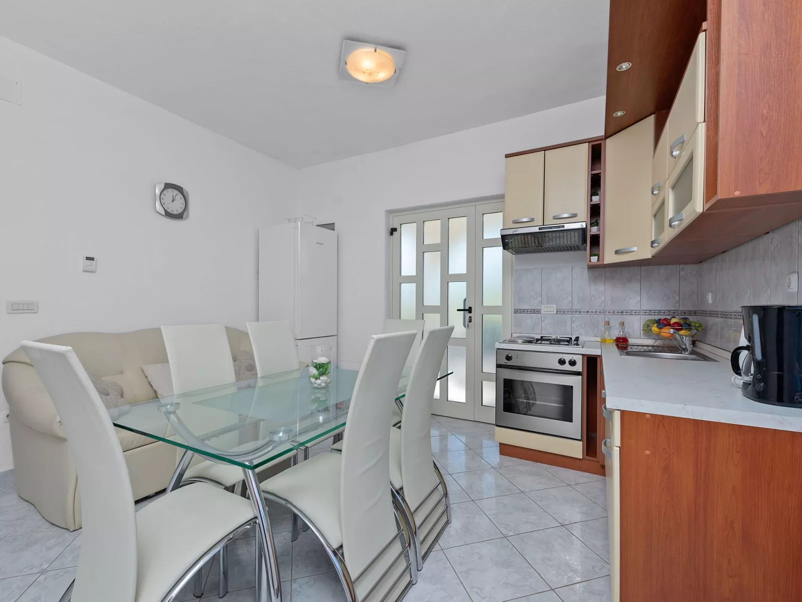 Villa Almas mit Schwimmbad, Fitnessraum, Tennisplatz-Drinnen