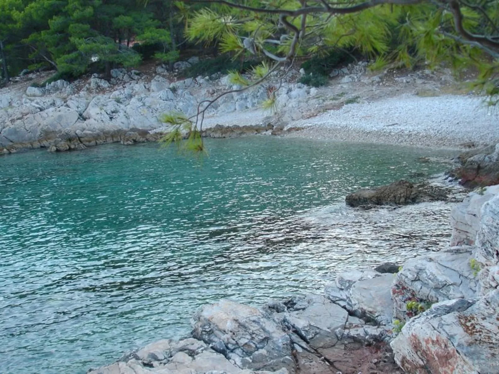 Kleines Steinhaus in einem ruhigen Ort auf der Insel Solta-Draußen
