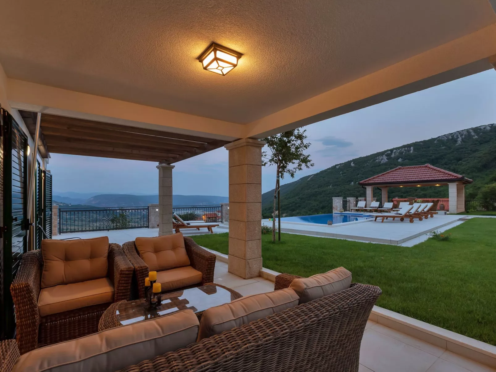 Villa mit Panorama-Dedans