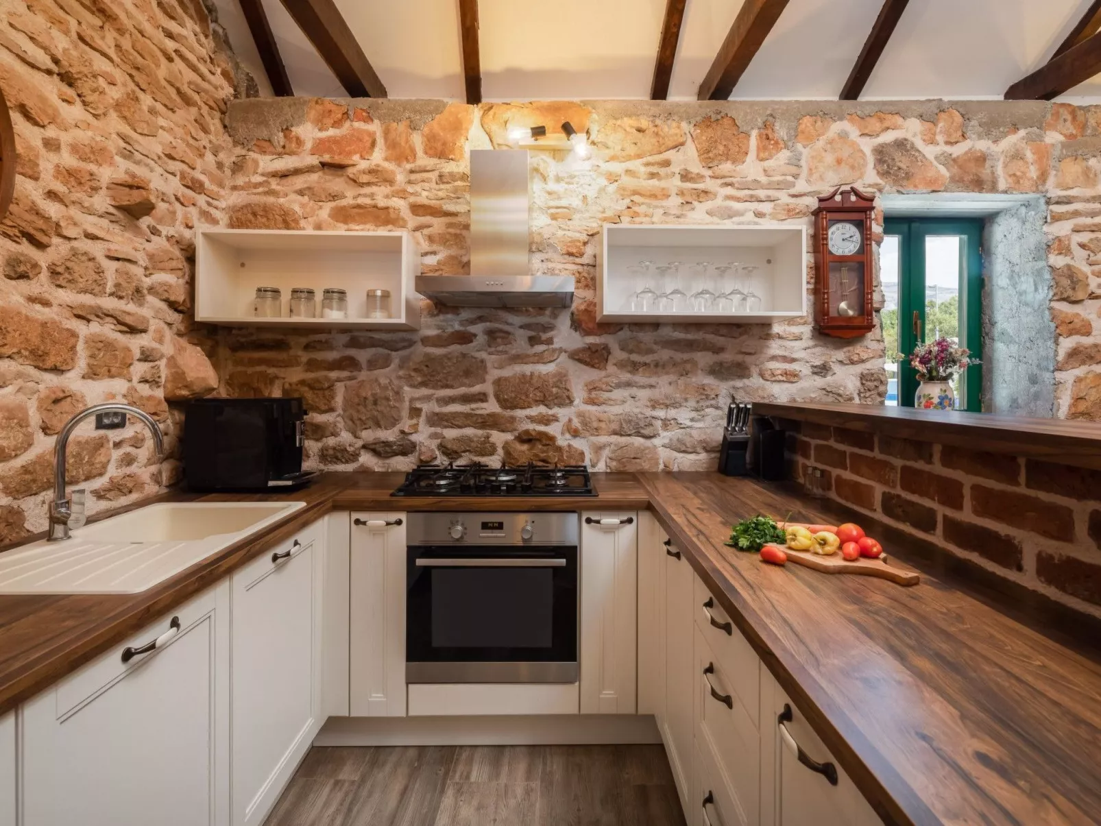 Haus für 11 Personen und 1 Kind in Razvode-Inside