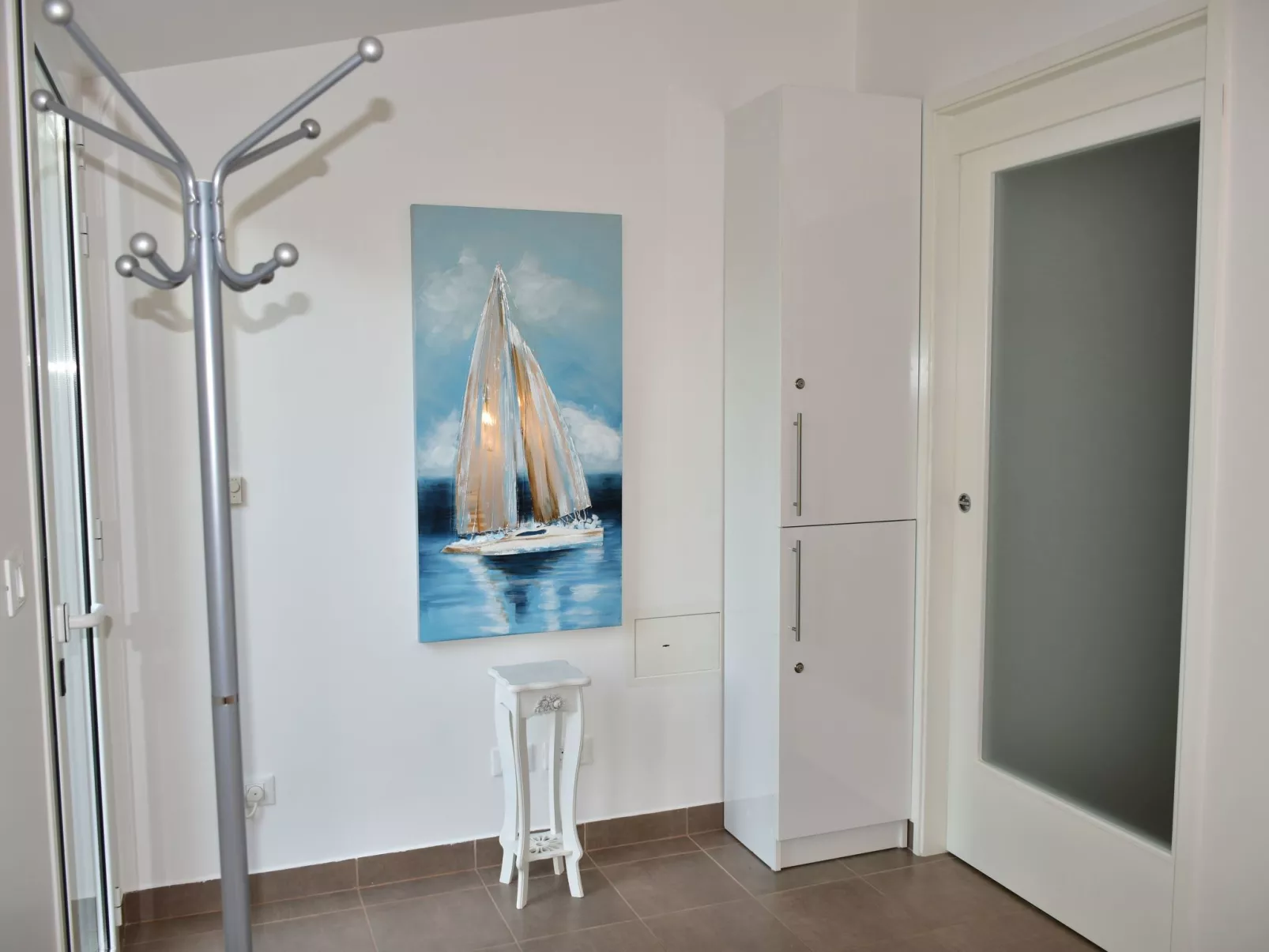 Mit Blick auf das Wasser-Drinnen