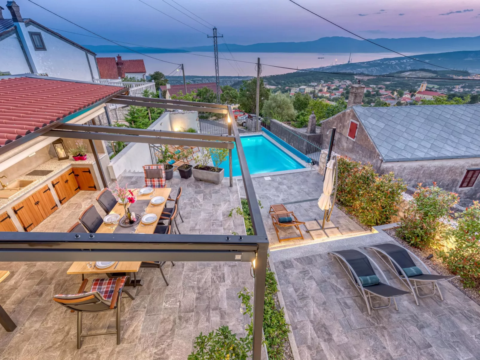 Villa LETICIJA - Luxusvilla mit beheiztem Pool, Sauna, Fitness & Grillplatz in-Inside