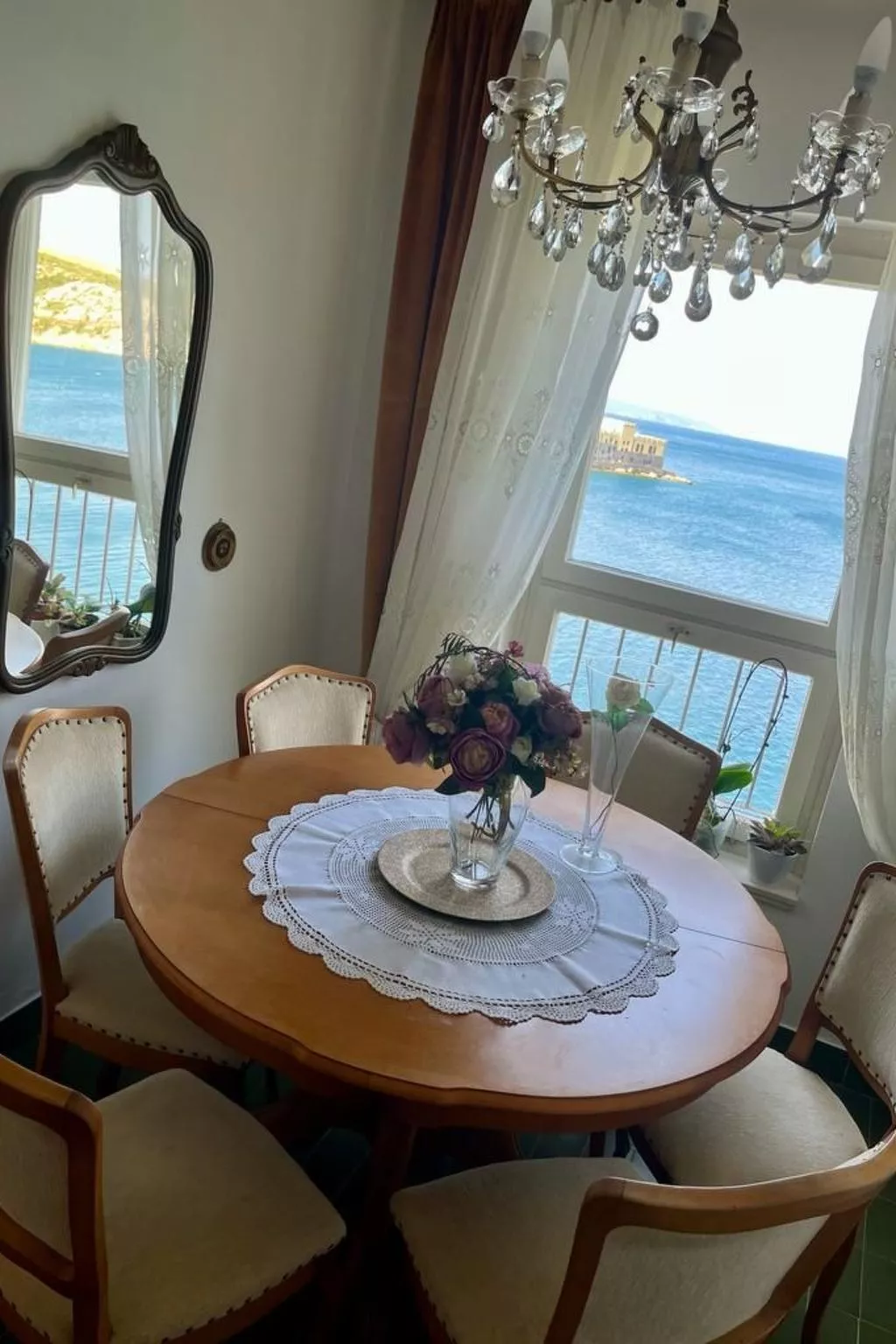 Wohnung mit Blick auf das Wasser-Dedans