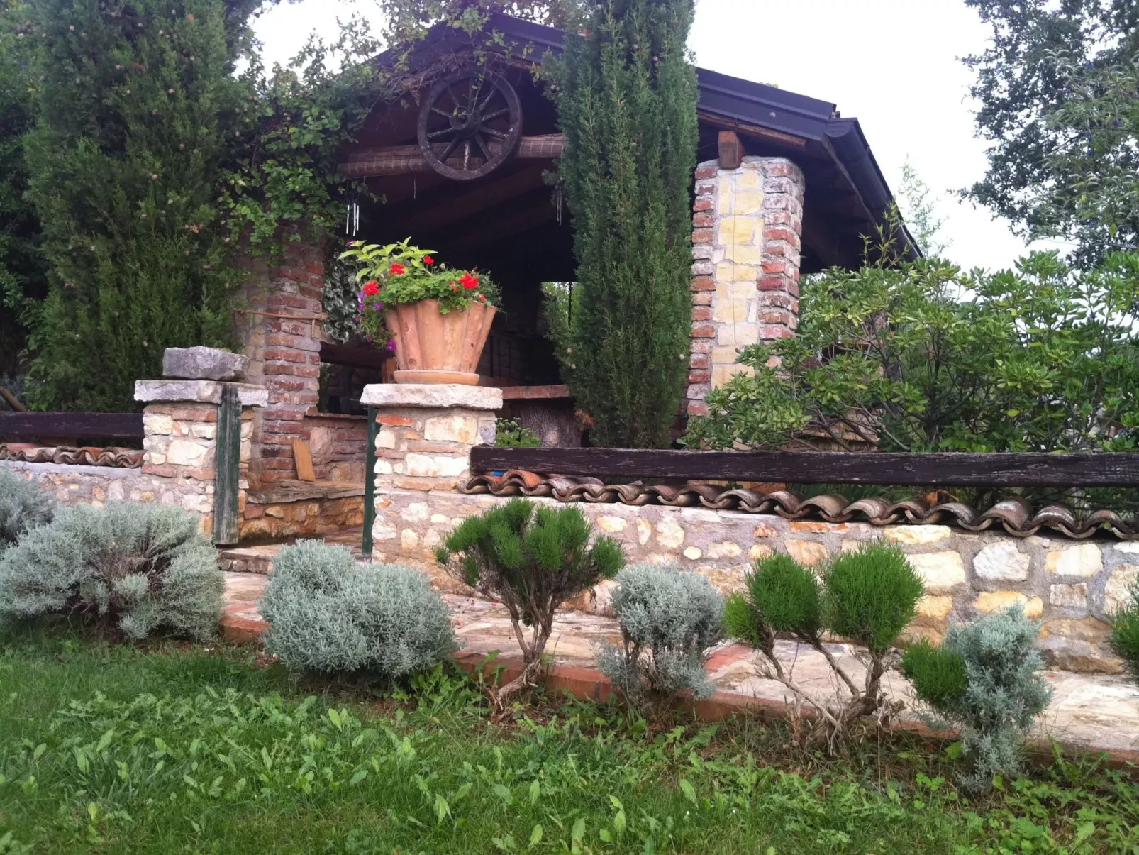 Ferienvilla Lucia mit Pool und eigenem Tennisplatz-Dehors