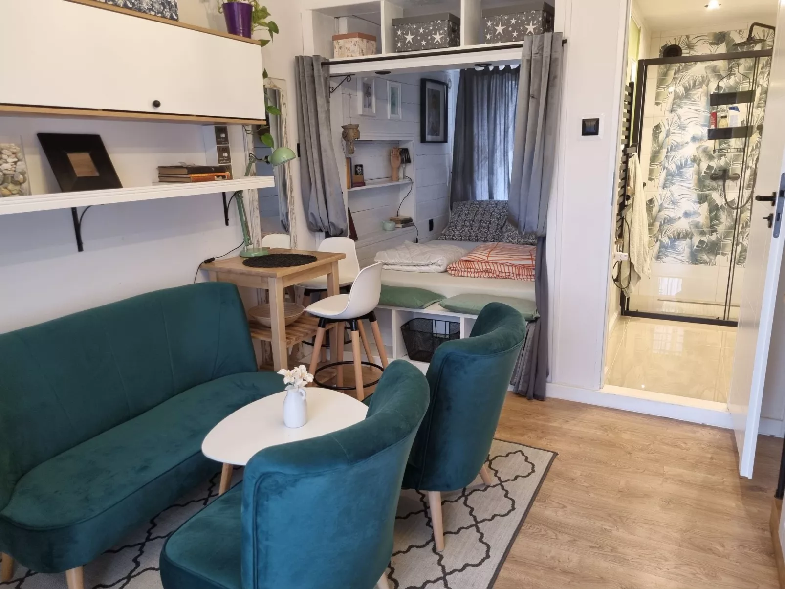 Magnolienhaus mit Sauna und Jacuzzi-Drinnen