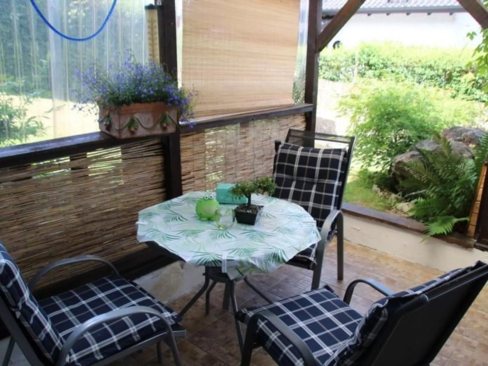 Loni in Viereth-Outside