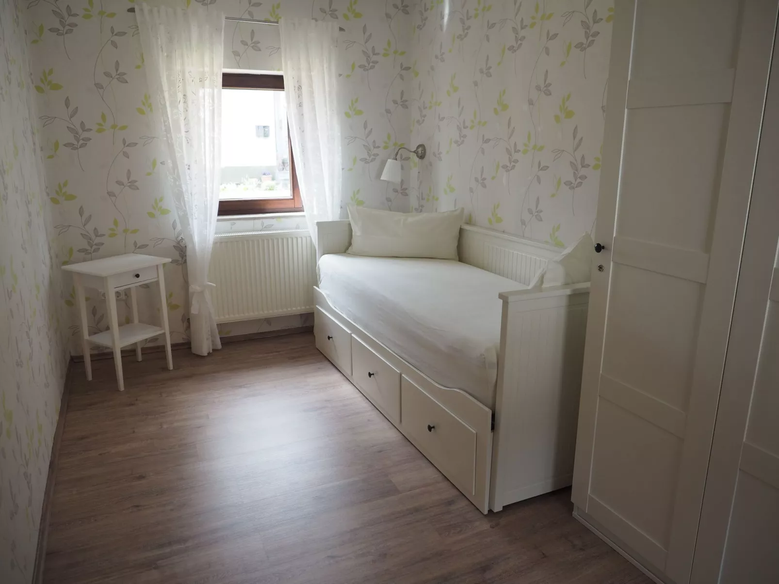 Hochwertige Ferienwohnung mit Terrasse und Garten-Dedans