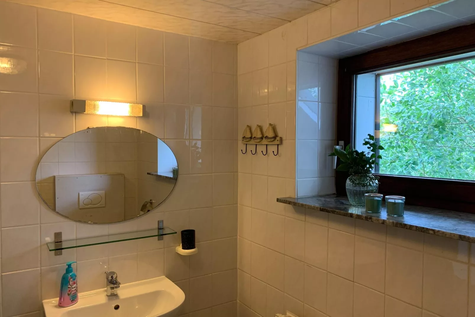 Haus Hunnenberg 2-Bathroom