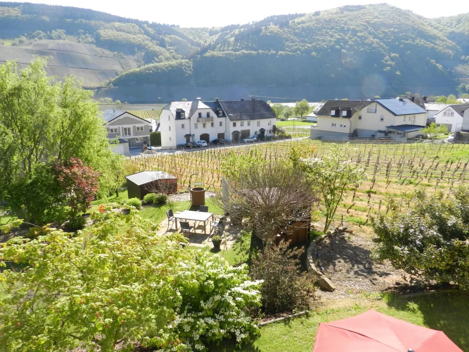 Schöne Ferienwohnung mit Terrasse und Moselblick-Dehors