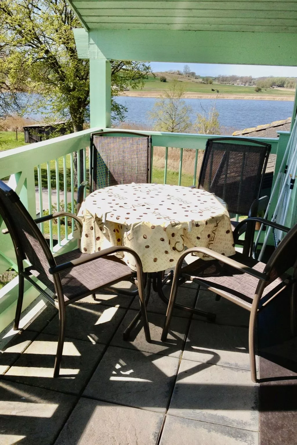 Schöne Wohnung mit Seeblick und drei Balkonen-Inside