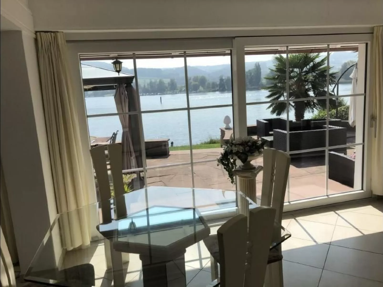 Haus am See mit direktem Seeanstoss-Image-tags.info