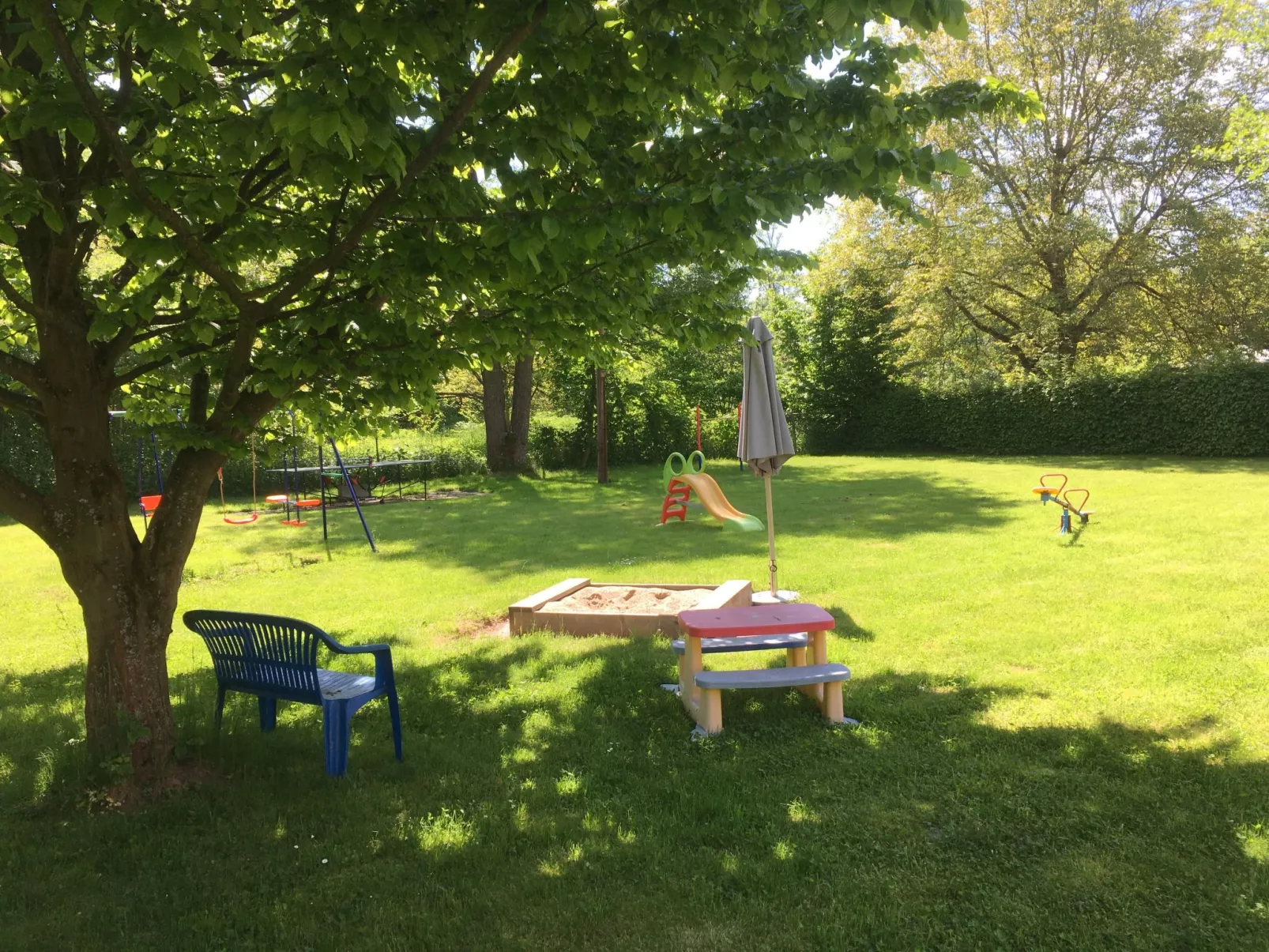 Haus im Grünen-Dedans