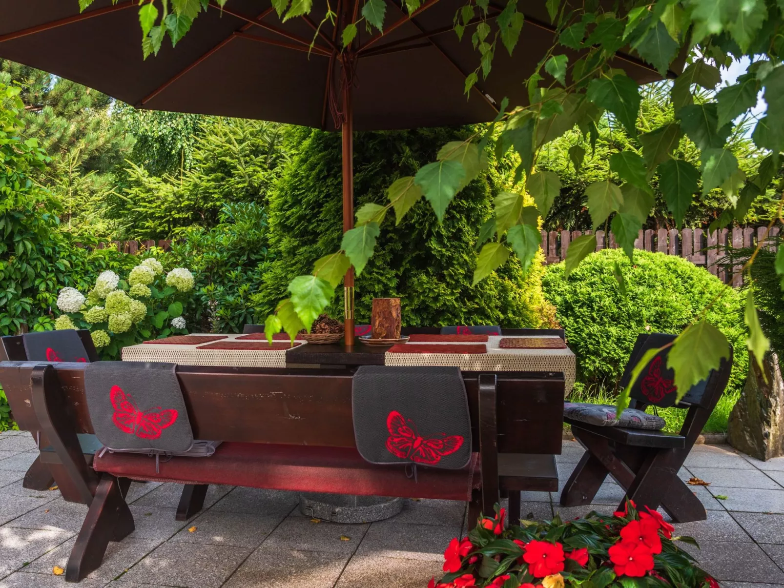 Wohnung mit Terrasse, Garten und Grill-Image-tags.info