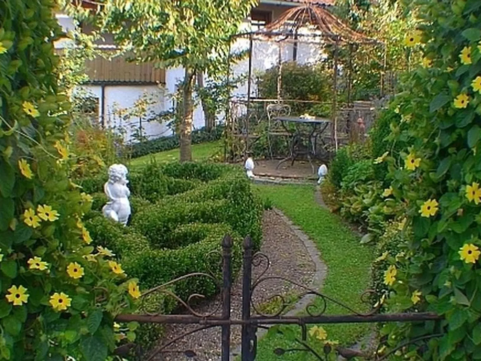 Gemütliche Ferienwohnung in Weiherhäuser mit Garten und Terrasse-Dehors