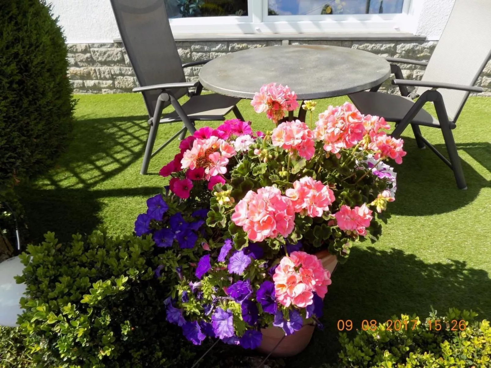 Appartement mit Terrasse, Garten und Grill-Draußen