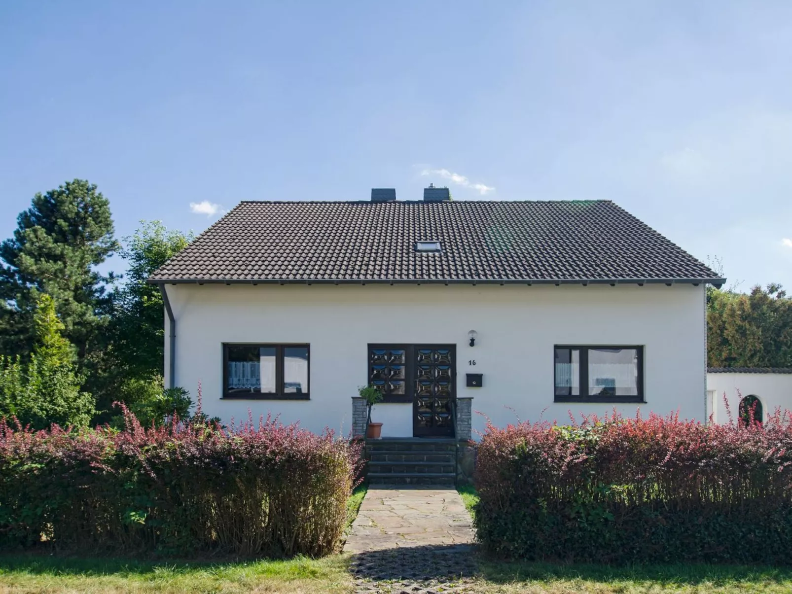 Gemütliches Ferienhaus in Hasenfeld mit Großem Garten-Outside