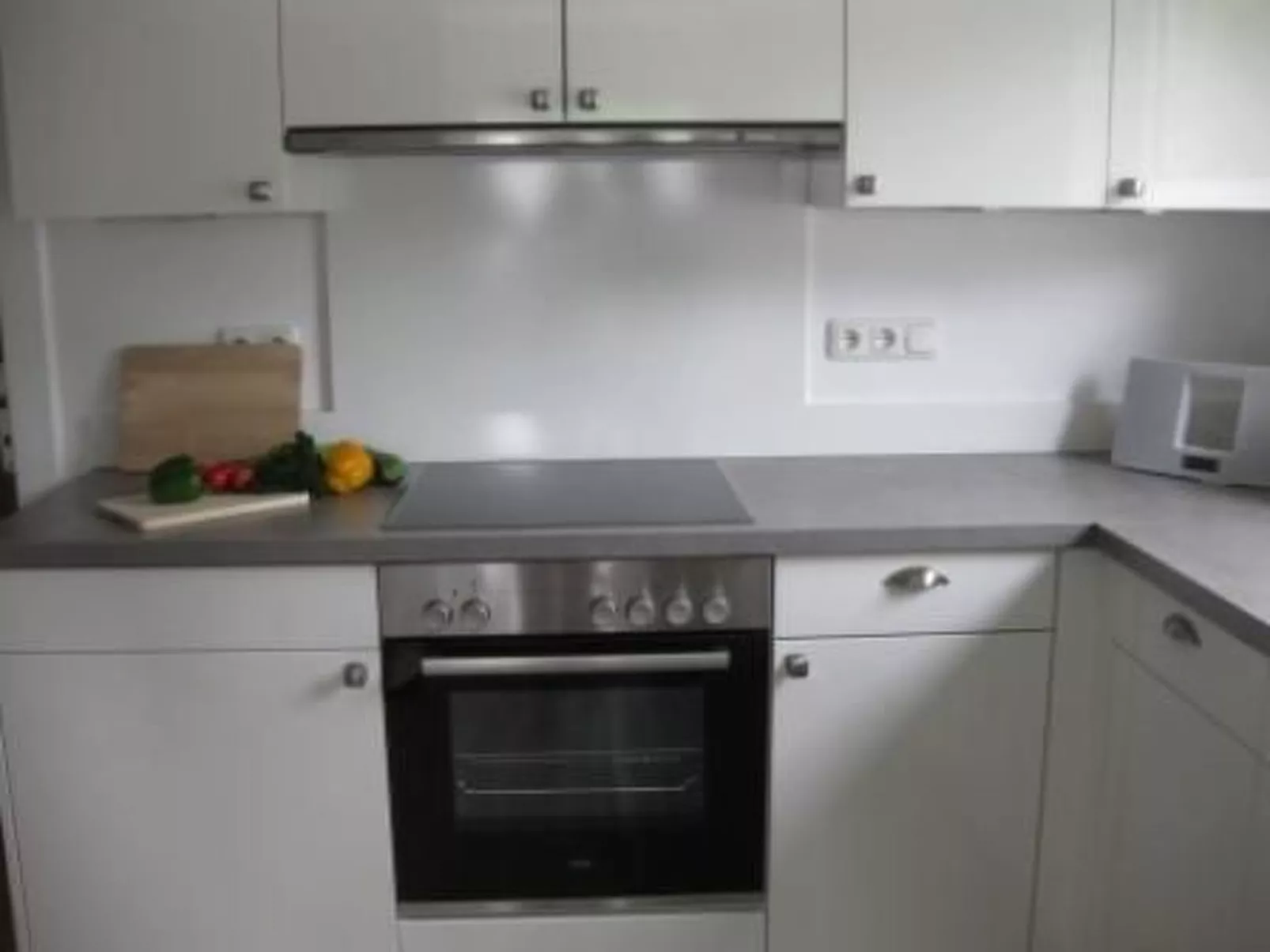 Mit Garten und Parkplatz-Inside