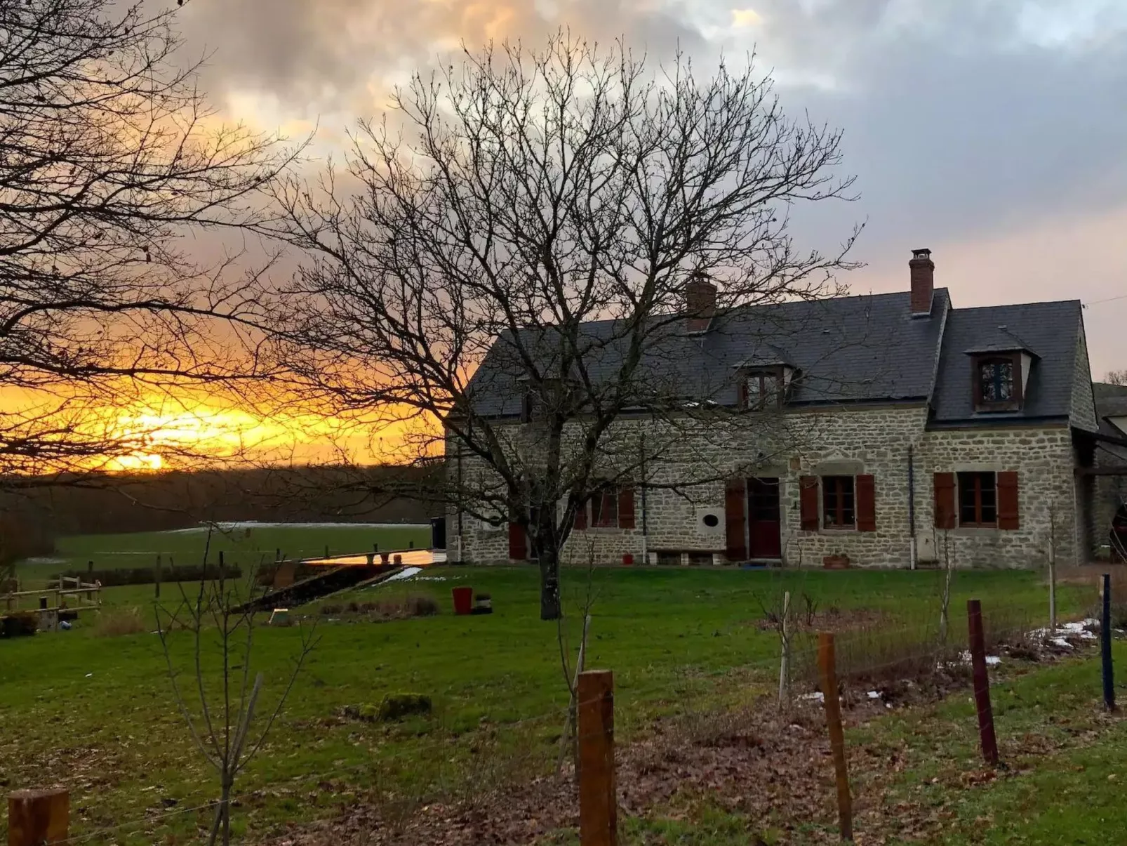 Landhaus mit eingezäuntem Garten-Dedans